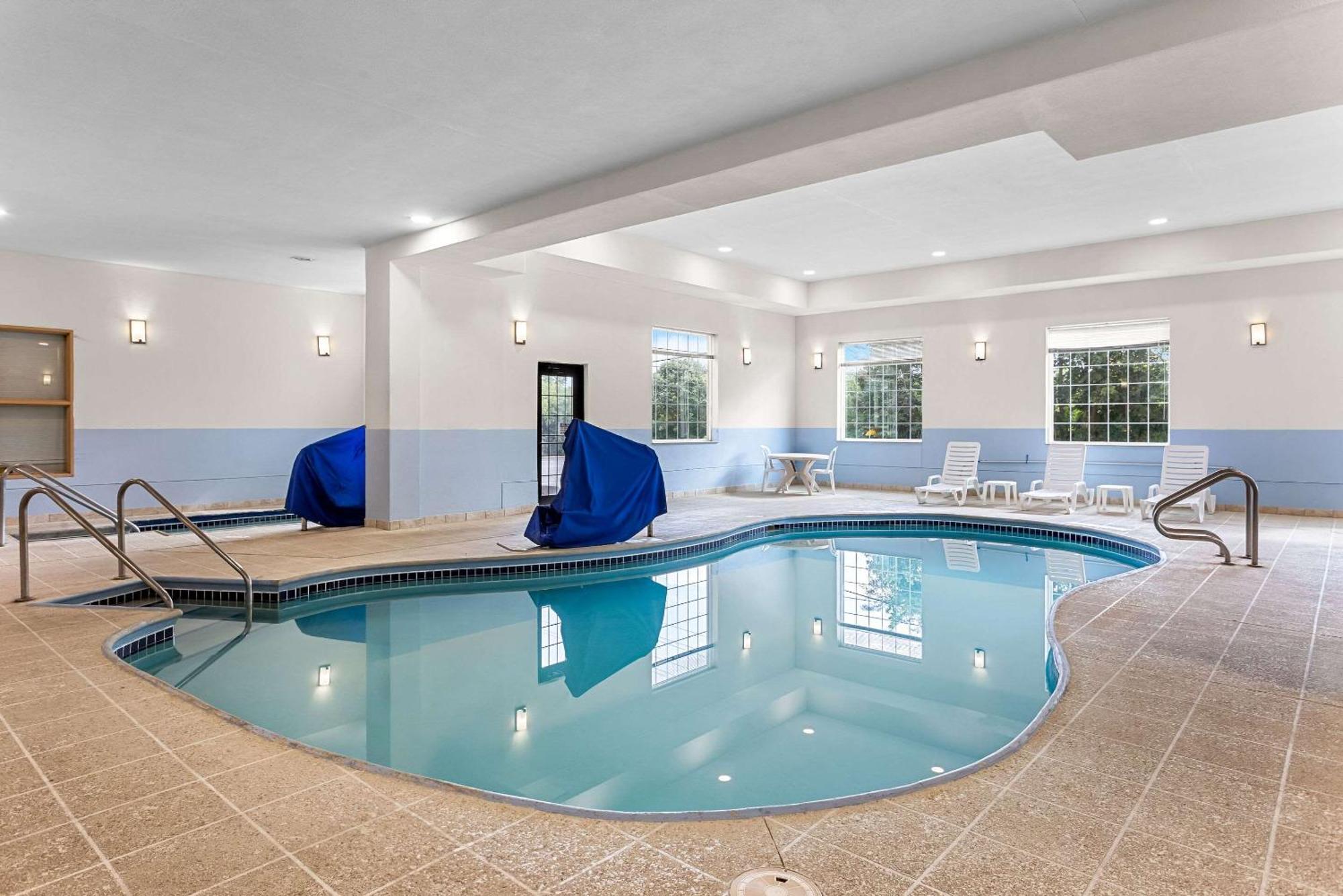 Hotel Comfort Near Libertyville North 3*