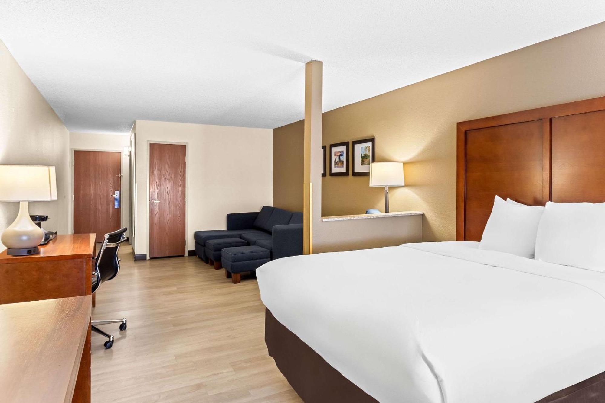 Hotel Comfort Near Libertyville North