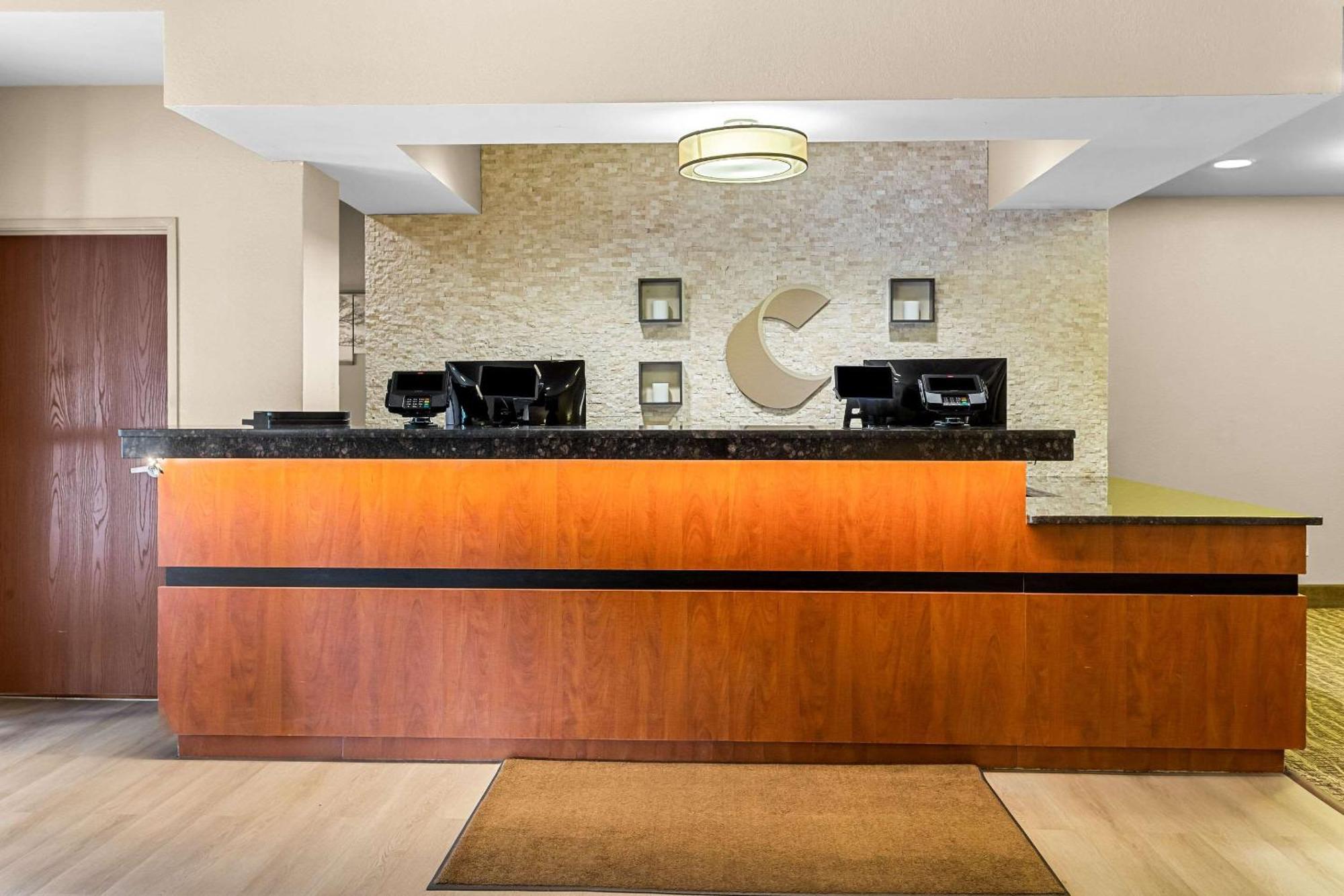 Comfort Near Libertyville North 3* Grayslake