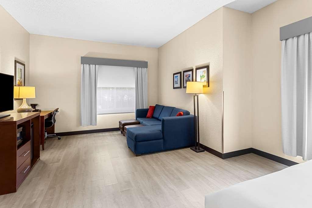Hotel Comfort Near Libertyville North