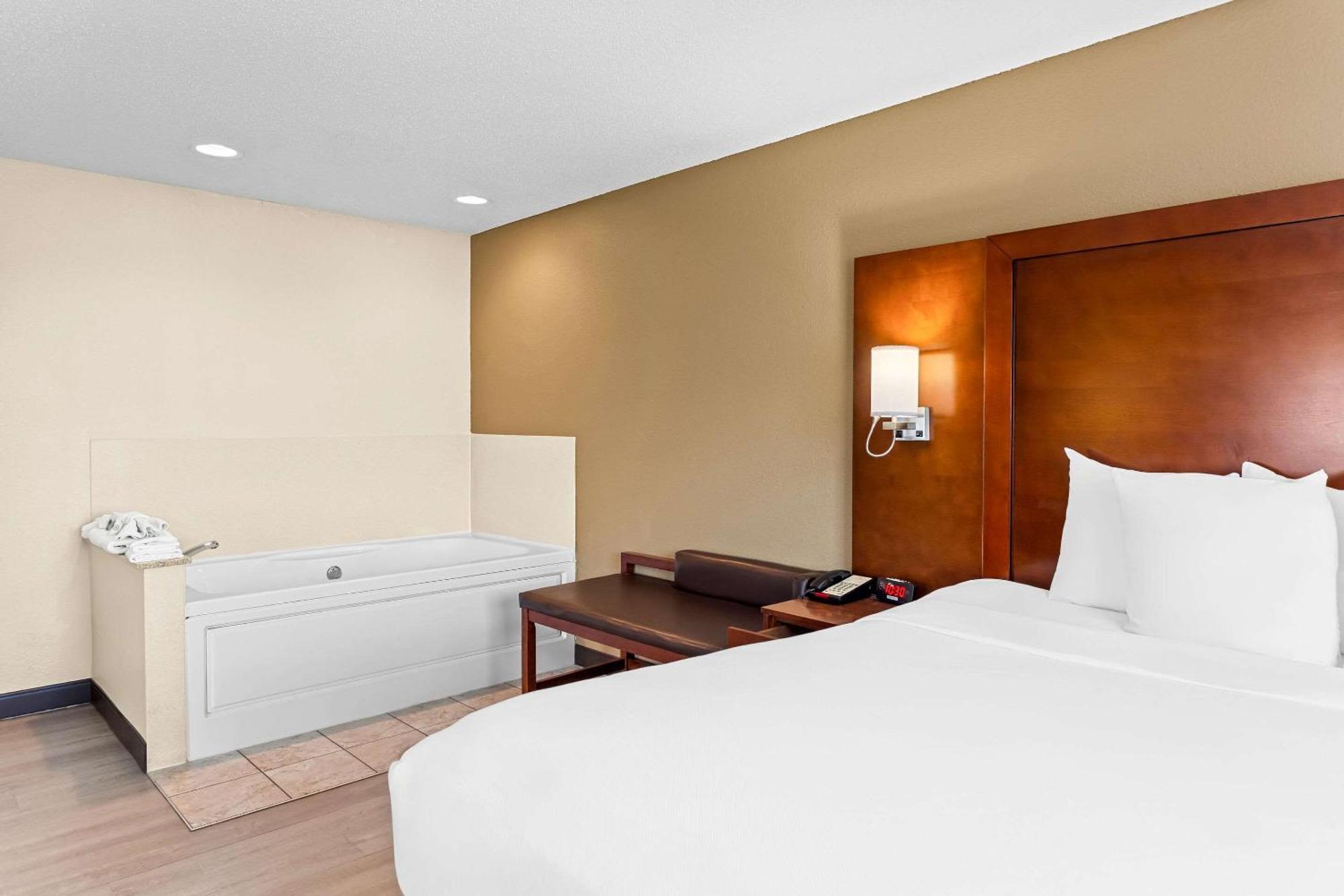 Hotel Comfort Near Libertyville North
