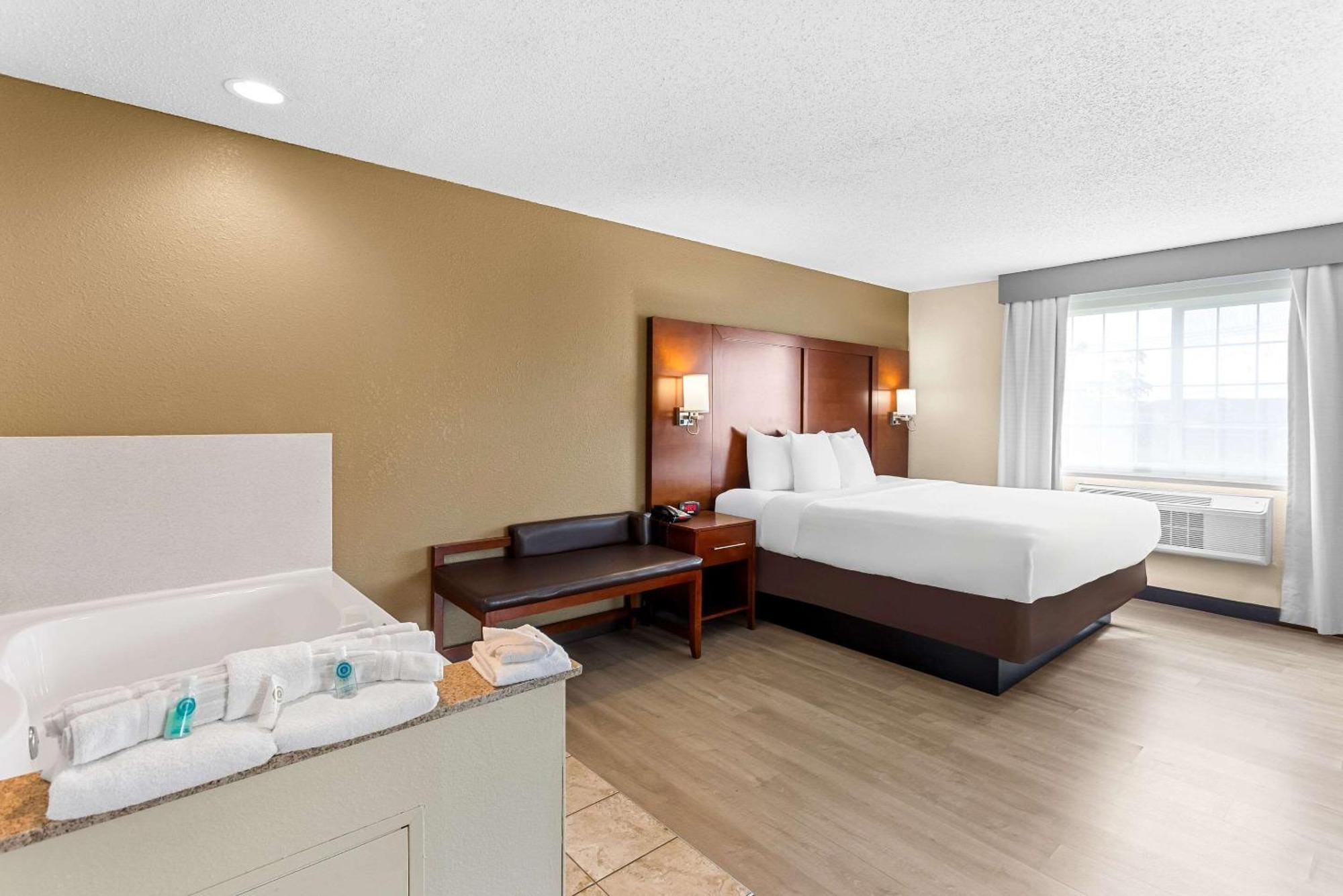 Hotel Comfort Near Libertyville North Grayslake