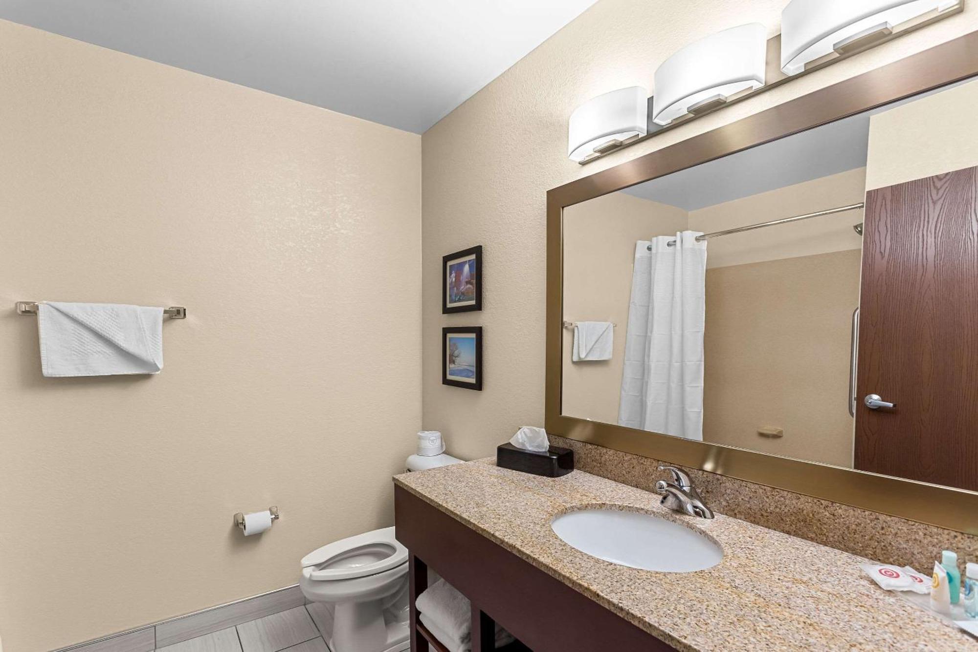 Comfort Near Libertyville North 3* Grayslake